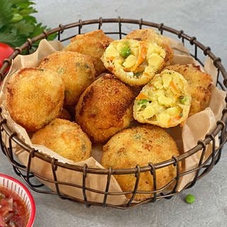 Knöpfle-Knödel mit Tomatensalsa