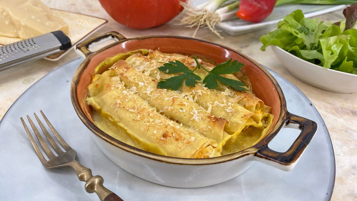 Kürbis-Cannelloni mit Frischkäse und Paprika