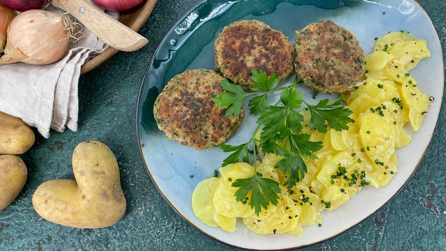 Fleischküchle mit Kartoffelsalat