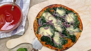 Blumenkohlpizza mit Spinat