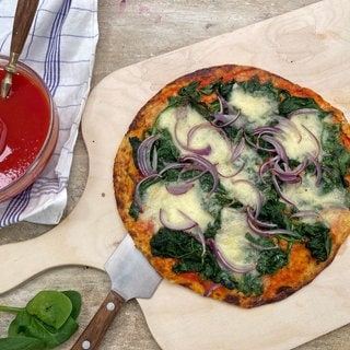 Blumenkohlpizza mit Spinat