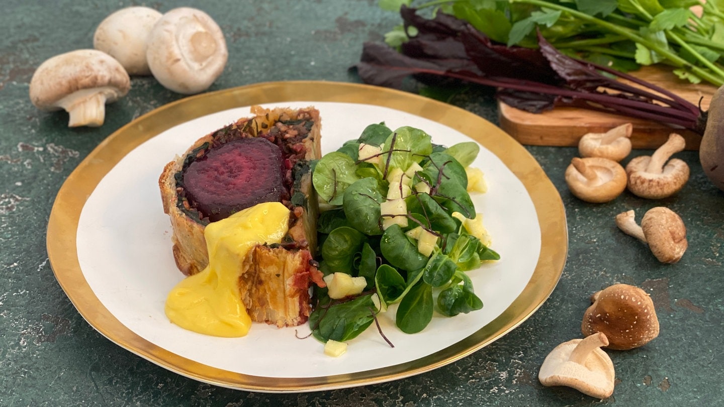 Rote Bete à la Wellington mit Pilzen und Meerrettich-Hollandaise