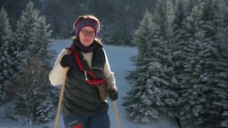Eine Frau macht Nordic Walking auf dem Stohren
