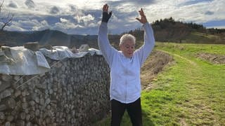 Die 85-jährige Christa Melloh macht Sport im Freien