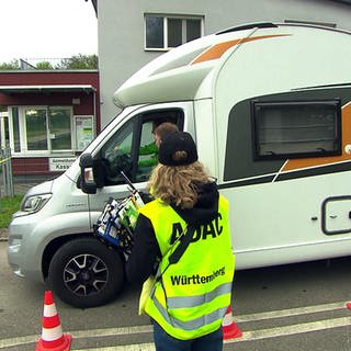Vorentscheid zum ADAC Wettbewerb Camper des Jahres - Wohnmobil auf dem Verkehrsübungsplatz
