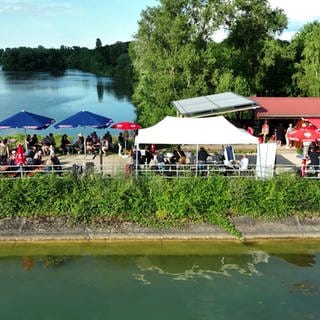 Kiosk mit Biergarten am Rhein in Weisweil