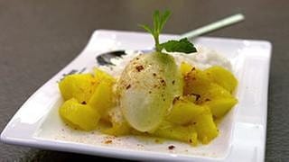 Klebreis mit Mango und Chilizucker  und Passionsfruchtsorbet