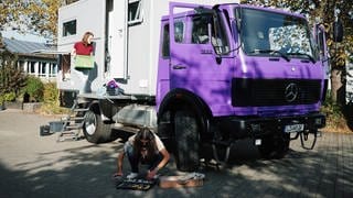 Das Landauer Pfadfinder-Paar Sebastian und Anna-Lena Schmitt plant eine Weltreise mit einem umgebauten Feuerwehr-Oldtimer.