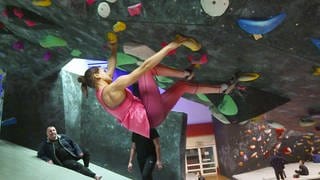 Auch das Bouldern gehört zum Training der Ninja-Fighterin Rita Benker.