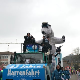 Der Eisbär-Wagen der Eiskalten Spaller bei ihrer letzten Narrenfahrt.