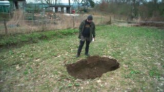 Im Garten von Familie Reiter in Pracht tun sich immer wieder große Löcher auf.