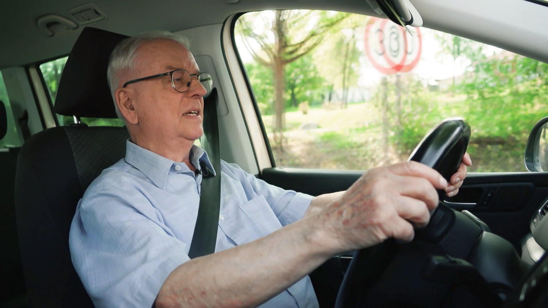 Josef Daum fährt mit 83 Jahren noch Taxi