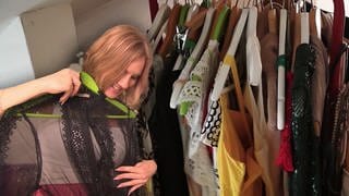 Viktoryia Perez zeigt ihren Kleiderschrank und ihren Fehlkauf
