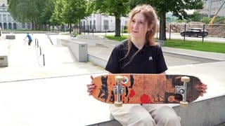 Kira Kern hat ihr Skateboard selbst gebaut.