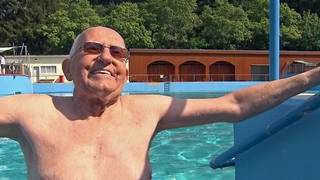 Otto Rohr ist seit über 90 Jahren Stammgast im Freibad Waschmühle in Kaiserslautern