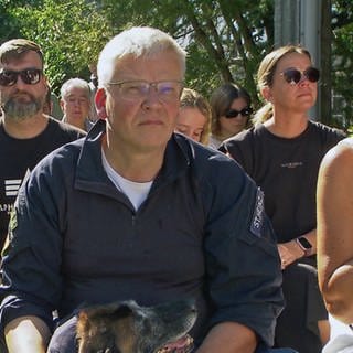 THW-Mitarbeiter Stephan Heinz beim Gedenkgottesdienst in Kröv