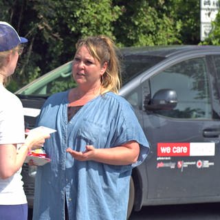 Das Hilfsprojekt "we care" kommt mit dem Bus zu den Jugendlichen