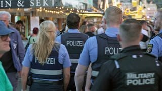 Polizei patrouilliert auf dem Wurstmarkt