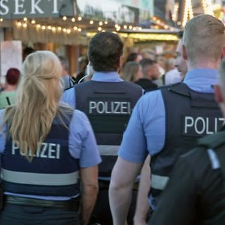 Polizei patrouilliert auf dem Wurstmarkt