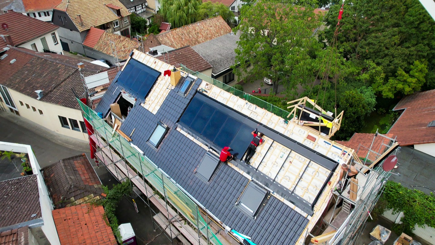 Gleichzeitig Dach sanieren und Photovoltaikanlage anbringen