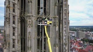 Reparaturarbeiten in luftiger Höhe am Ulmer Münster