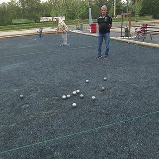 Petanque ist eine Unterart des Boule.