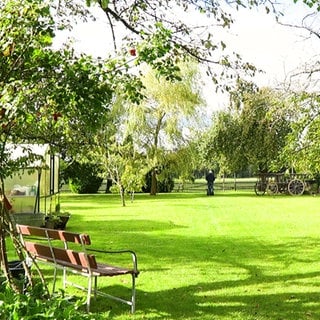 Im Garten von Familie Stilz gibt es viel aus der Vergangenheit zu sehen.