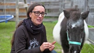 Pferderetterin Sonia Mauceri mit dem Shetlandpony Hera