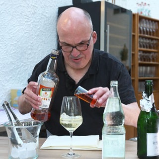 Joachim Hermann hat ein besonderes Talent im Cocktail-Mixen.