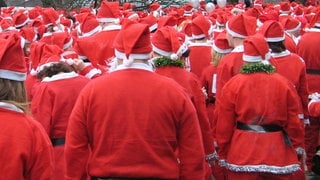 Selbst von hinten ist der Weihnachtsmann klar erkennbar