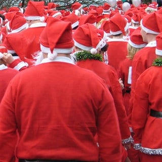 Selbst von hinten ist der Weihnachtsmann klar erkennbar