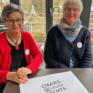 Walburga Baedorf und Ulrike Böcking von Omas gegen Rechts Traben-Trarbach