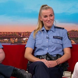 Polizeikräfte Lena Bottlender und Jan Enders