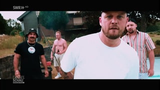 Rapper Dennis Schygula in seinem Rap Video