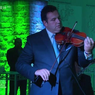 Sinto Romeo Franz spielt Geige