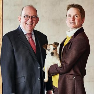 Denis Scheck mit seiner Frau, Christina Schenk und dem Hund, Stubbs