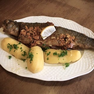 Forelle Müllerin Art an Apfel-Felsalat aus Großlittgen