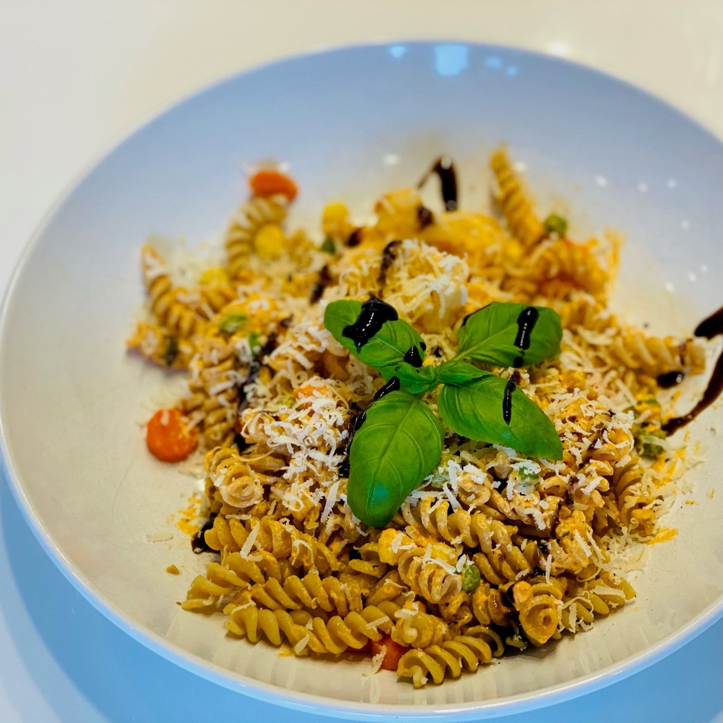 Nudeln und Gemüse mit Pesto-Frischkäsesauce - Landesschau Rheinland ...