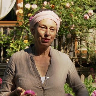 Marianne Knab gibt Tipps zur Pflege von Rosen
