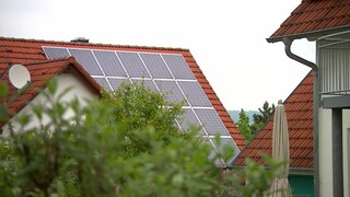 Solarzellen auf Dächern