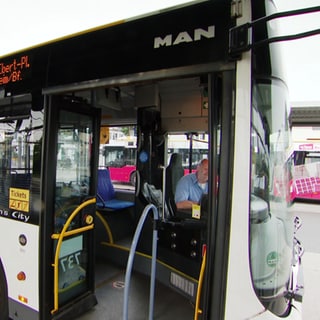 Drei Monate lang gilt das 9-Ticket für Bus und Bahn im öffentlichen Nahverkehr. 