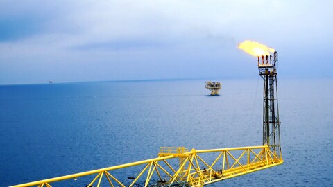 Ob an Land oder auf hoher See: Aus mehreren tausend Metern Tiefe wird Erdgas mit großem Aufwand an die Erdoberfläche befördert