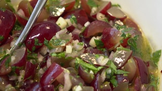Fruchtig-frische Trauben-Salsa - perfekt zu Grillkäse und Co.