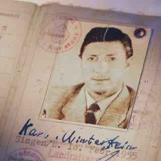 Personalausweis mit Passbild von Sinti und Roma