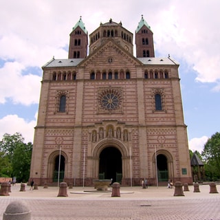 Sehen unter diesem Dach keine Zukunft mehr: Immer mehr Menschen wenden den großen christlichen Kirchen in Deutschland den Rücken zu