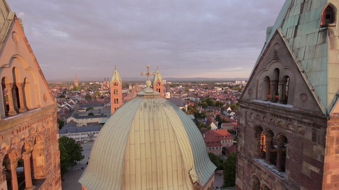 Der Dom in Speyer ist einer der drei großen romanischen Kirchen in Rheinland-Pfalz. Weitere stehen in Worms und Mainz.