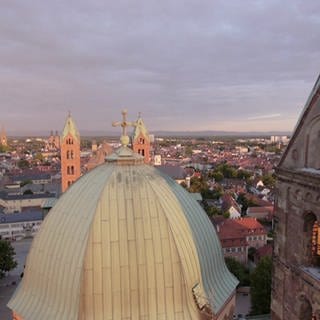 Der Dom in Speyer ist einer der drei großen romanischen Kirchen in Rheinland-Pfalz. Weitere stehen in Worms und Mainz.