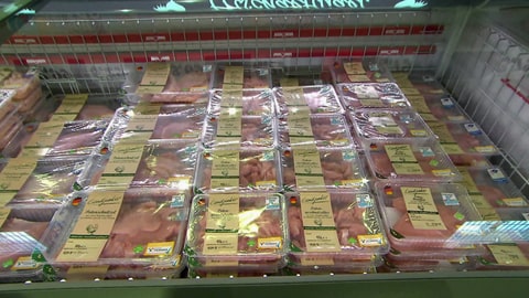 Fleisch beim Metzger ist meist wesentlich teurer als Fleisch aus dem Supermarkt. Dafür gibt es gute Gründe.