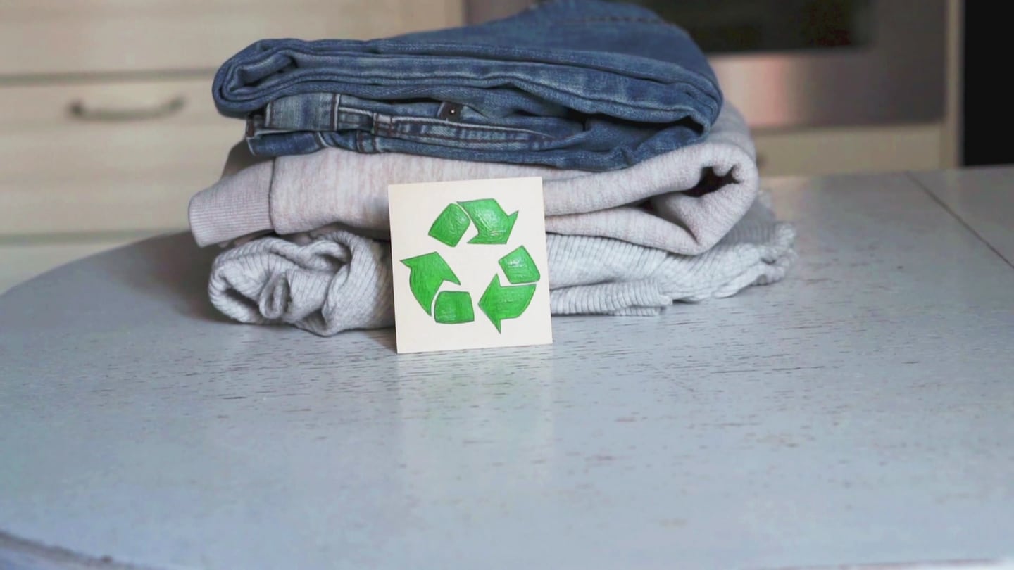 Mode aus recyceltem Kunststoff - wie nachhaltig ist der Trend tatsächlich?