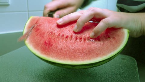 Wassermelonen-Viertel wird angeschnitten.